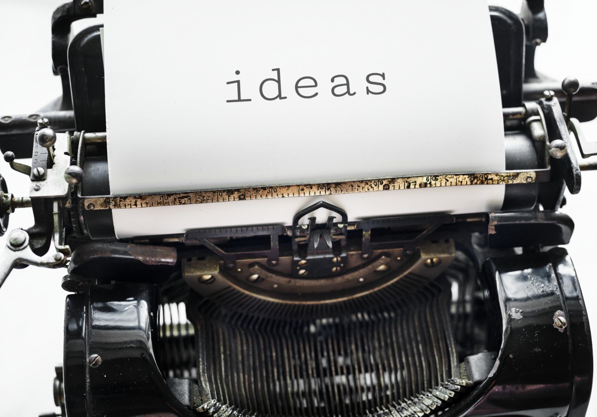 macchina da scrivere - scritta "ideas"
